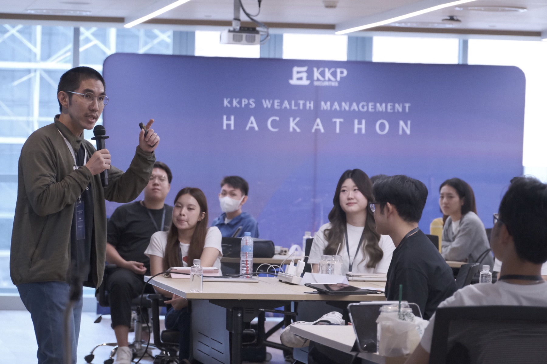 Students and industry professionals learning together at the KKPS Wealth Management Hackathon